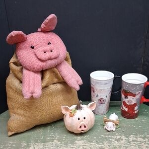 Pig Lovers:Includes Pig In A Sack Doorstop, Pig Pumpkin, 2 Pig Mugs & Lil Pig.